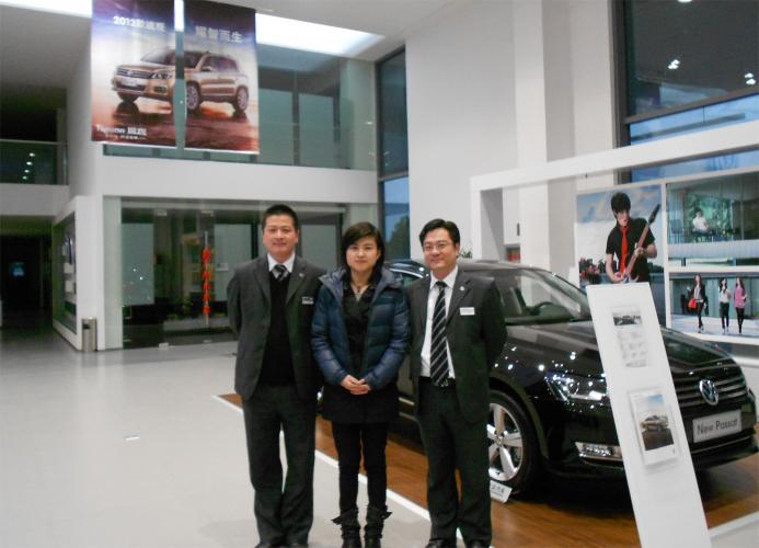 达人秀2011年度冠军潘倩倩参观协通众明汽车销售服务有限公司